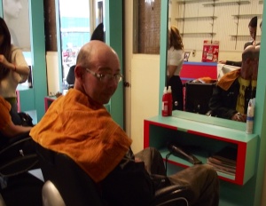 After the theft of the clippers, Trent had to pop for a haircut..first time he's been to a hairdressers in 20 years!!